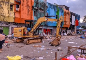 FOTO: Pembongkaran Lapak Pedagang Terminal Mardika Ambon