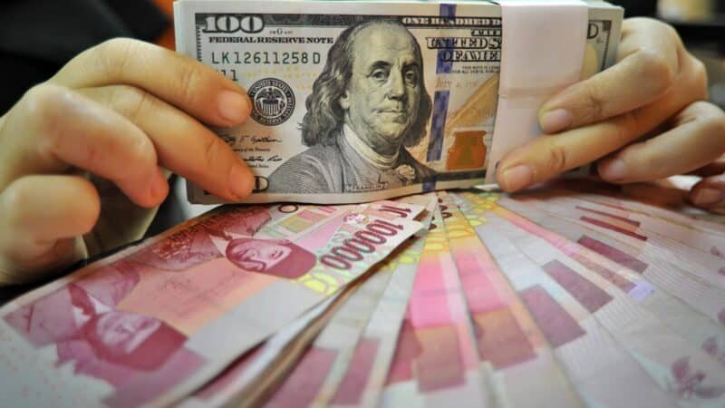 Rupiah Melemah ke Rp18.099 per Dolar AS, Dipicu Ketegangan Timur Tengah dan Sentimen The Fed