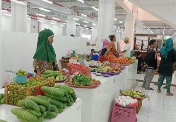 Pedagang Kaki Lima Mulai Berjualan di Gedung Baru Pasar Mardika Ambon