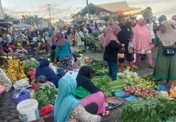 Pedagang Kembali Padati Badan Jalan di Pasar Mardika Ambon