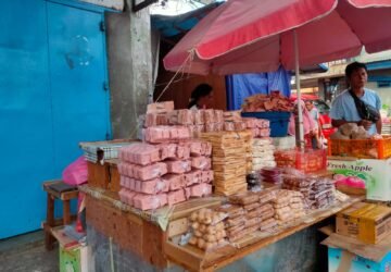 Pedagang Sagu di Pasar Mardika Ambon Tawarkan Harga Terjangkau untuk Penggemar Kuliner Tradisional