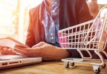 Shopee Live dan juga TikTok Live Siapa Yang Jawara Live Shopping?