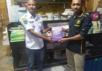 Upaya Tumbuhkan Minat Baca Masyarakat, GPI SBT Serahkan Bantuan Buku