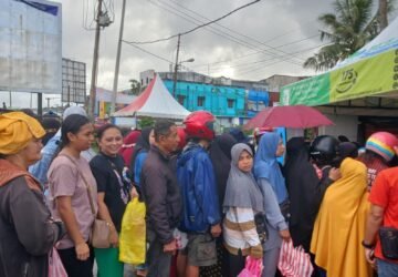 Warga Kota Ambon Antusias Serbu Gerakan Pangan Murah di Pantai Mardika